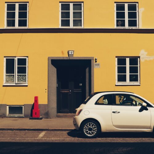 FIAT 500 Parked near Building